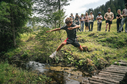 Wir im Wald (c) Curdin Luzi